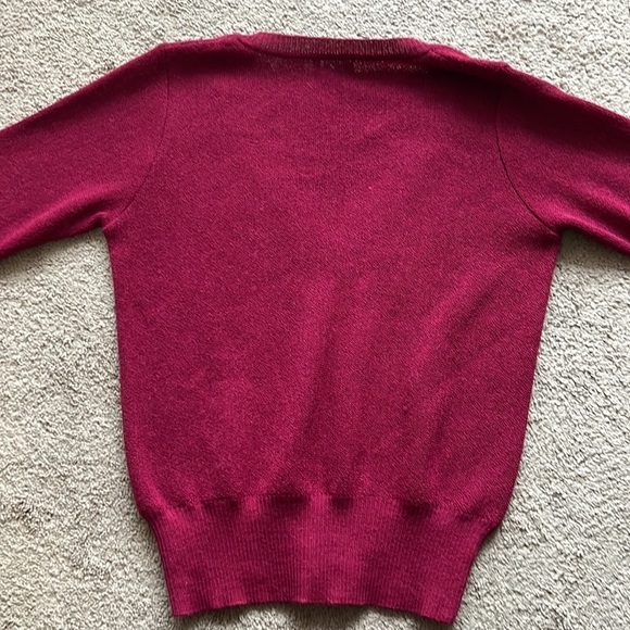 Peruvian Connectipn V Neck Alpaca Magenta Sweater - Picture 2 of 7
